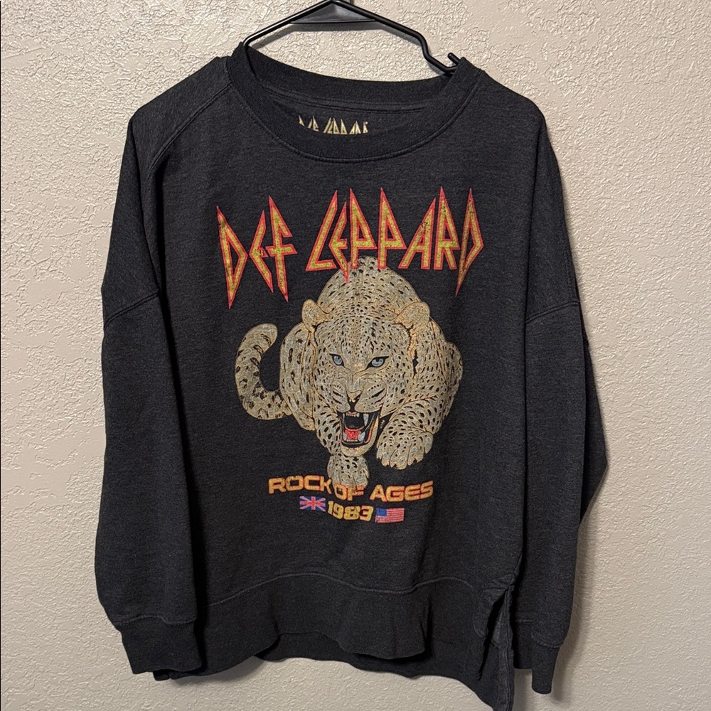 Def Leppard "Rock of Ages" 1983 Tour sweatshirt women’s Large
